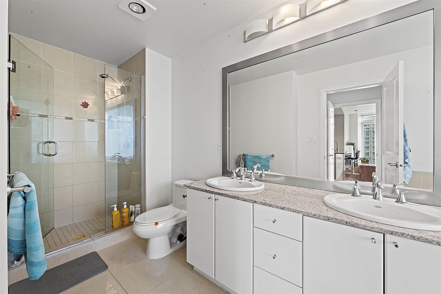 1705 1211 Melville Street