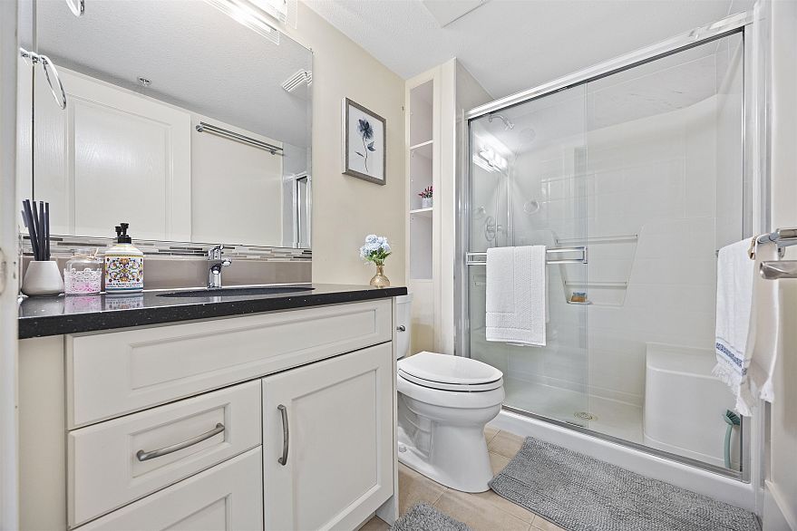 312 5723 Collingwood Street