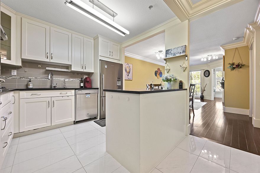 312 5723 Collingwood Street