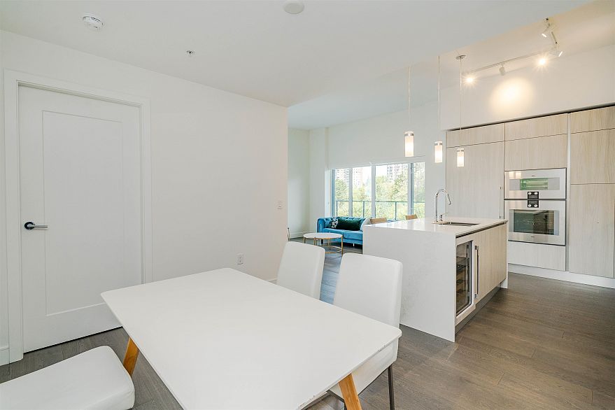 602 477 W 59th Avenue