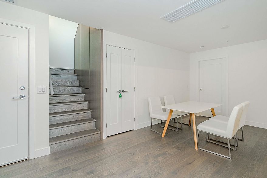 602 477 W 59th Avenue