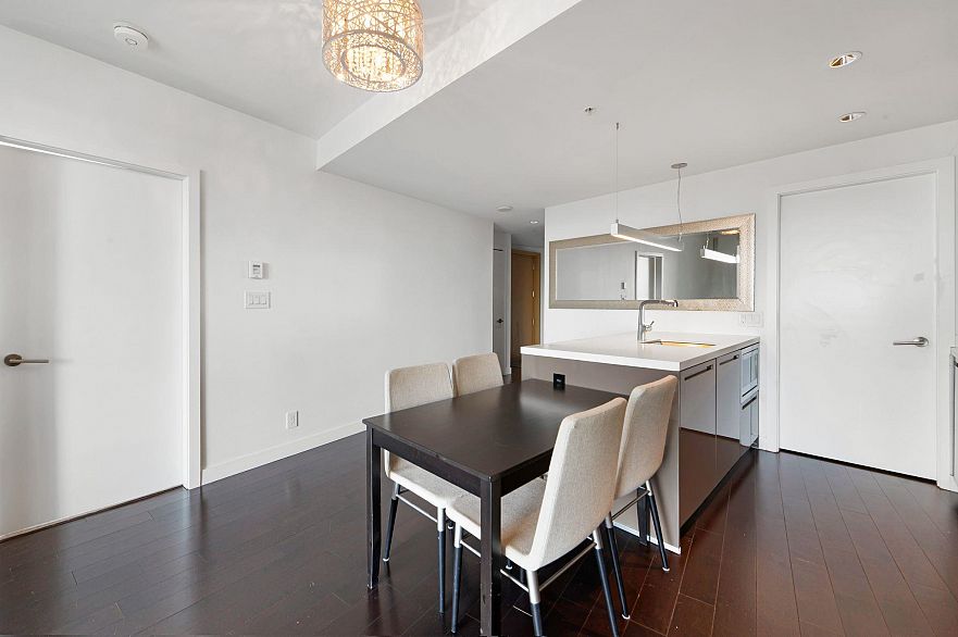 4201 777 Richards Street