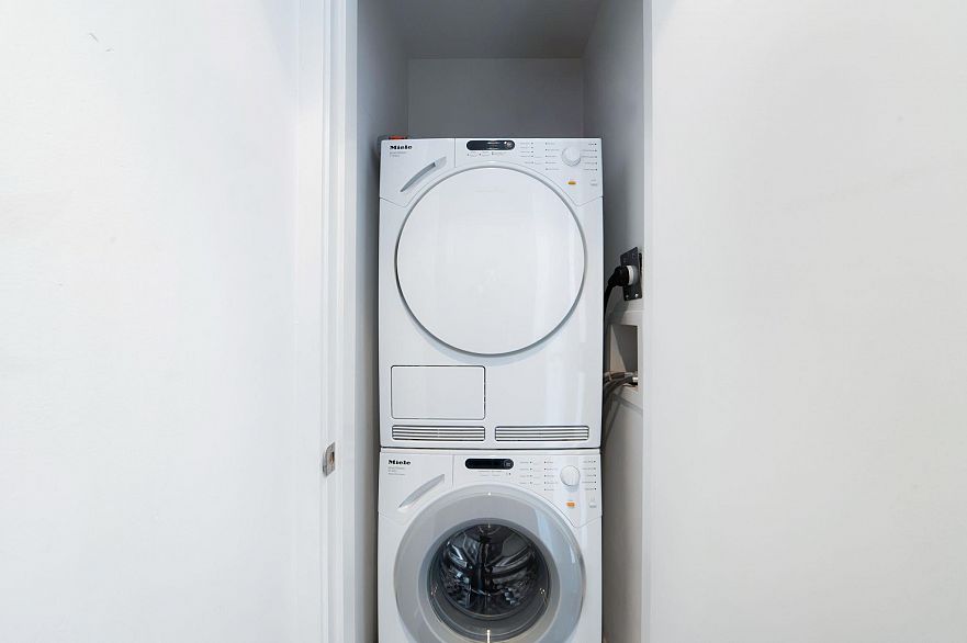 4201 777 Richards Street