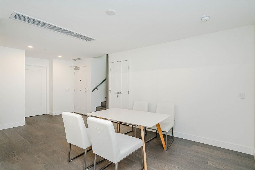 602 477 W 59th Avenue