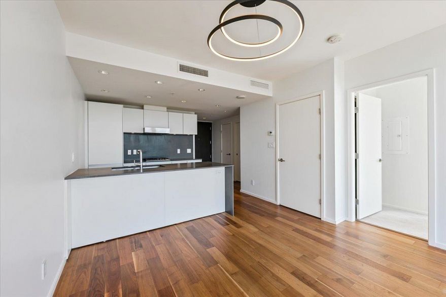 1507 8555 Granville Street