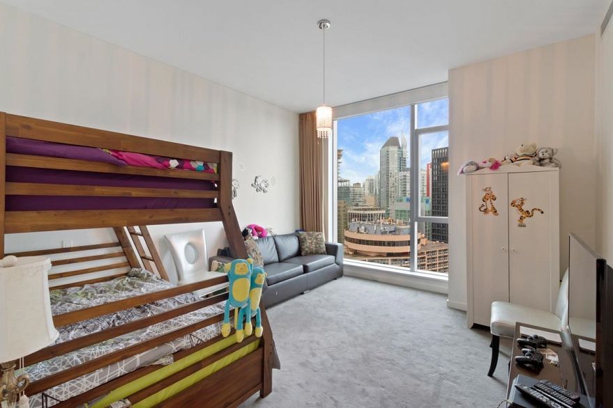 2201 277 Thurlow Street