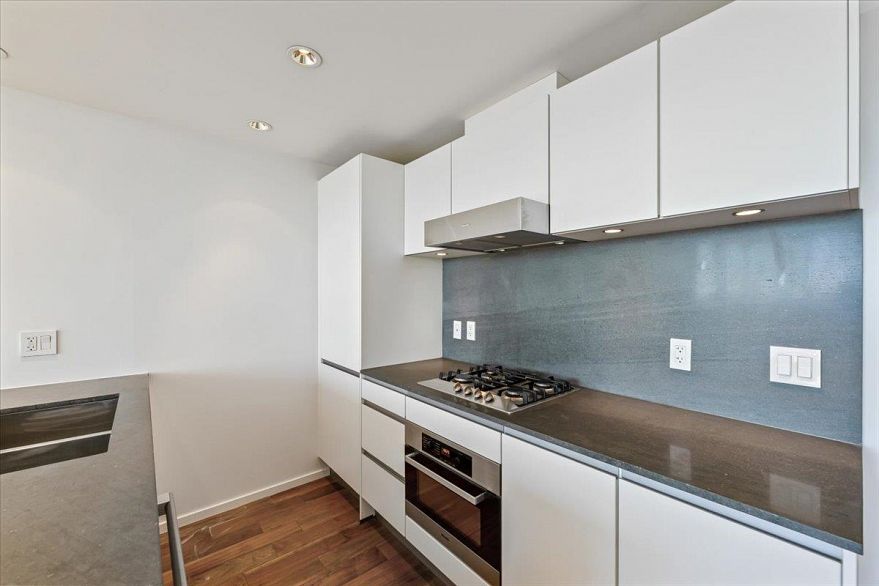 1507 8555 Granville Street