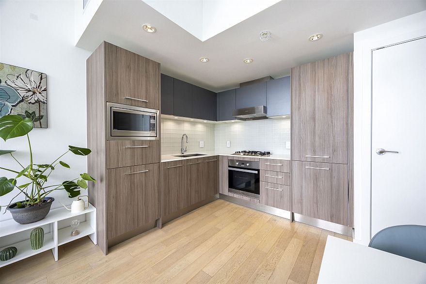 1709 2221 E 30 Avenue