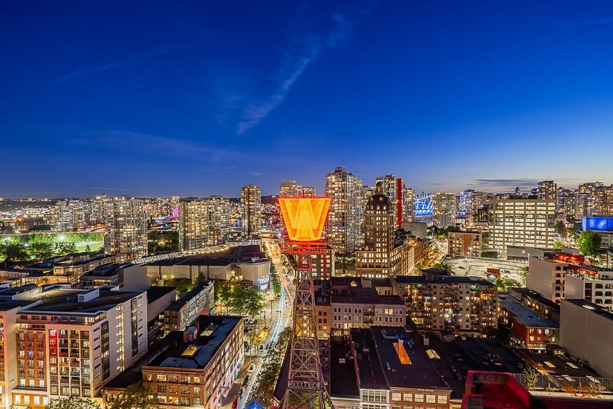 2305 108 W Cordova Street