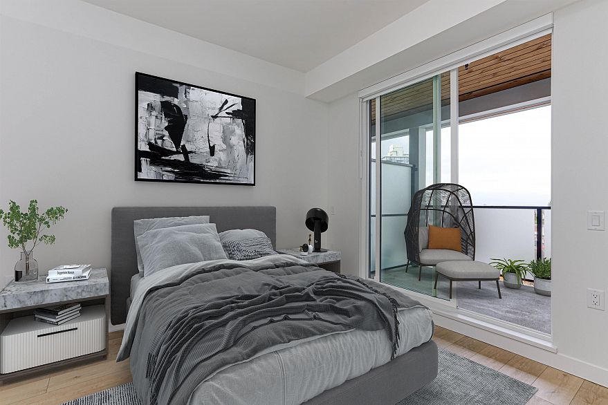 411 4933 Clarendon Street