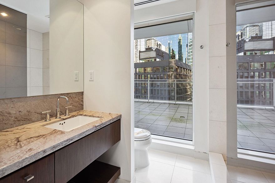 1401 1139 W Cordova Street