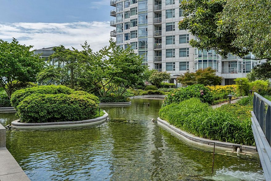 1608 198 Aquarius Mews