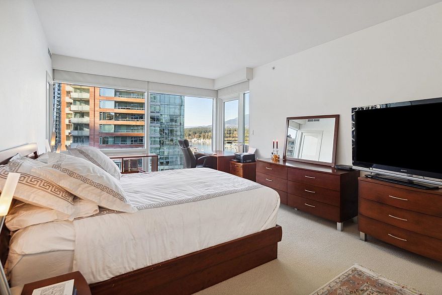 1401 1139 W Cordova Street