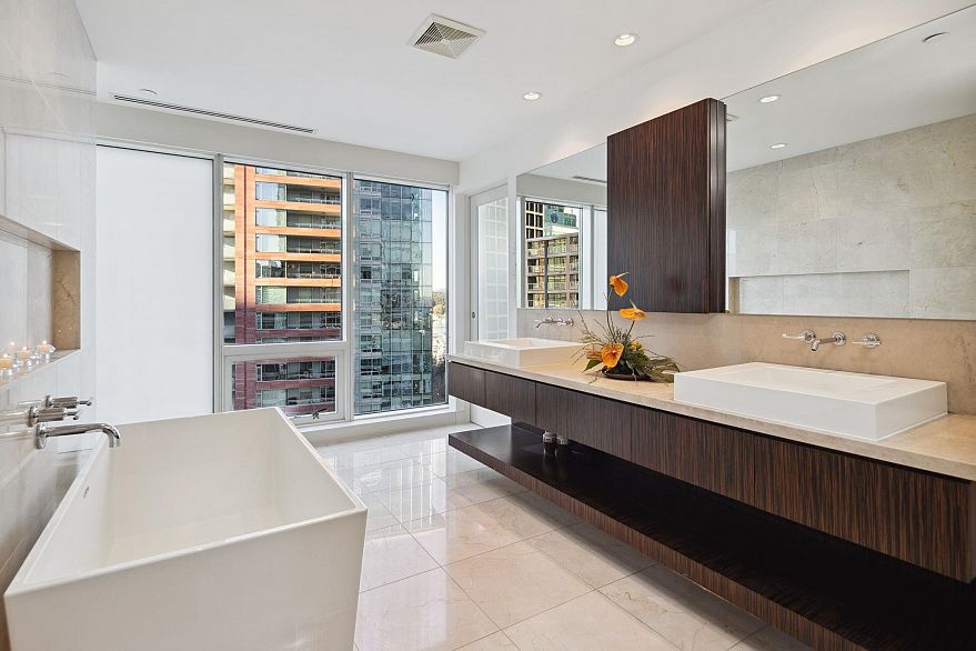 1401 1139 W Cordova Street