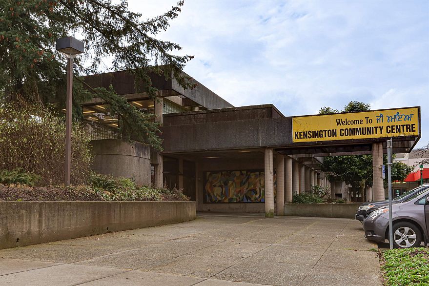 411 4933 Clarendon Street