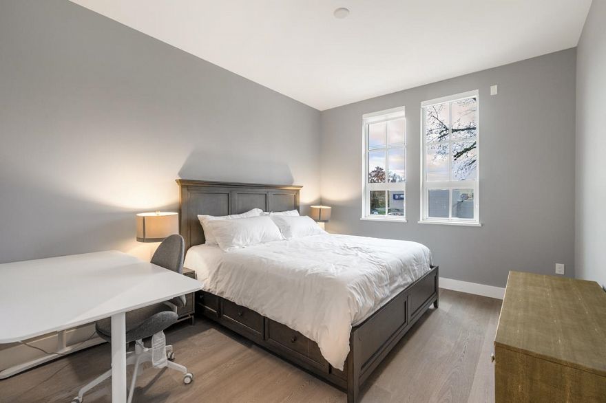 204 1009 Laurier Avenue