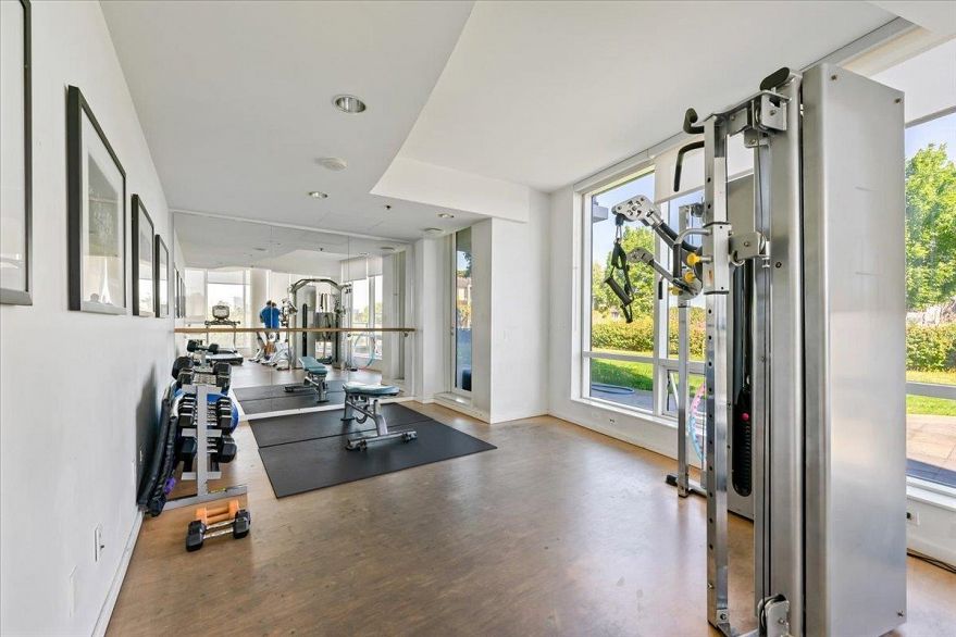 1507 8555 Granville Street