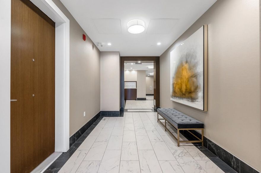 204 1009 Laurier Avenue