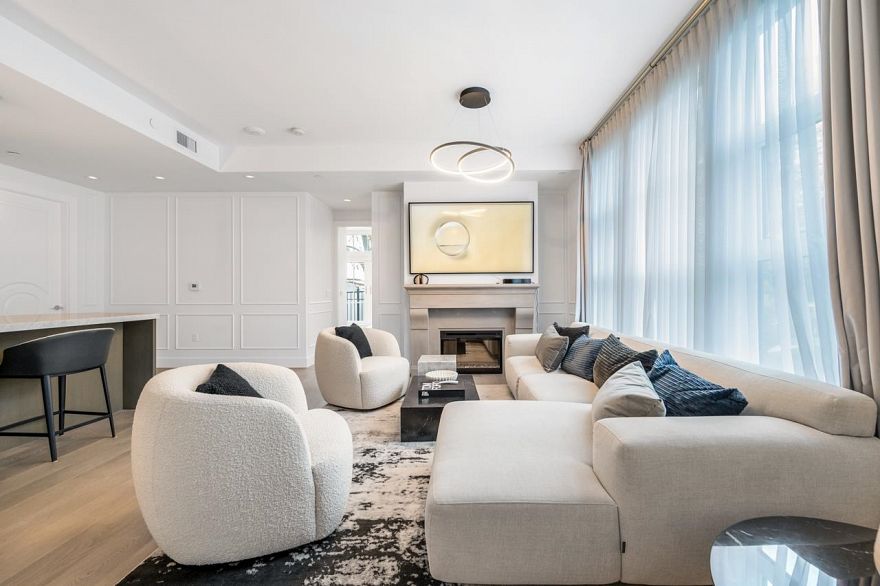 204 1009 Laurier Avenue