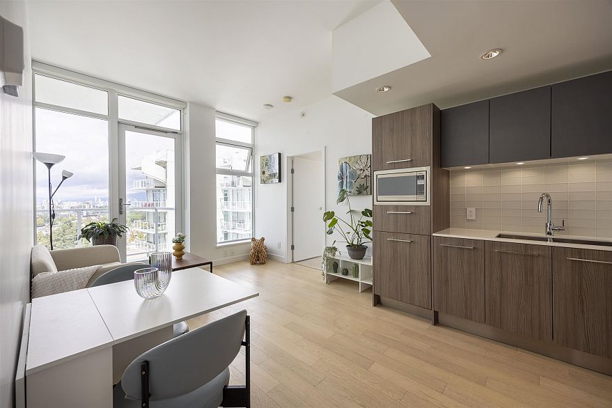 1709 2221 E 30 Avenue