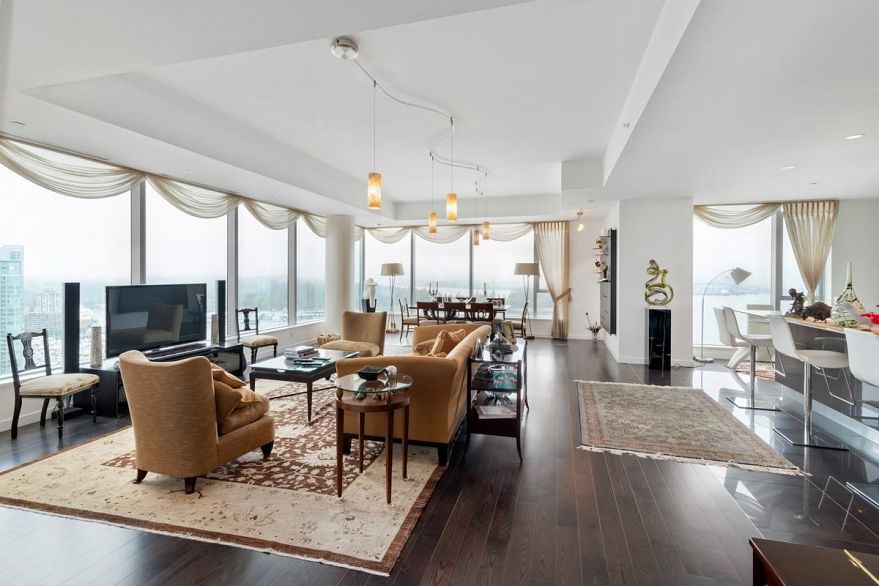 2201 277 Thurlow Street