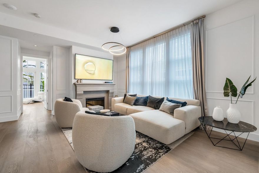 204 1009 Laurier Avenue