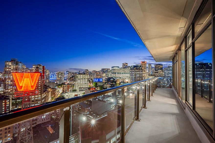 2305 108 W Cordova Street