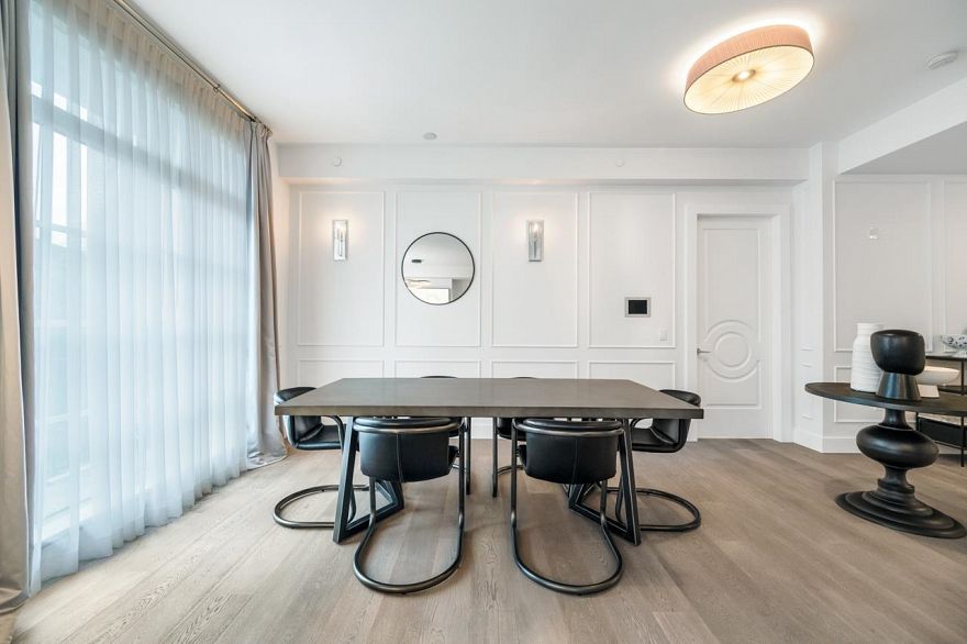 204 1009 Laurier Avenue