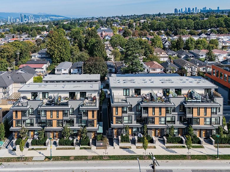 3956 Dumfries Street