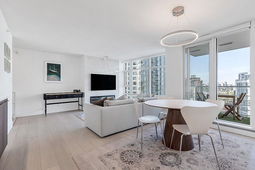 1608 198 Aquarius Mews