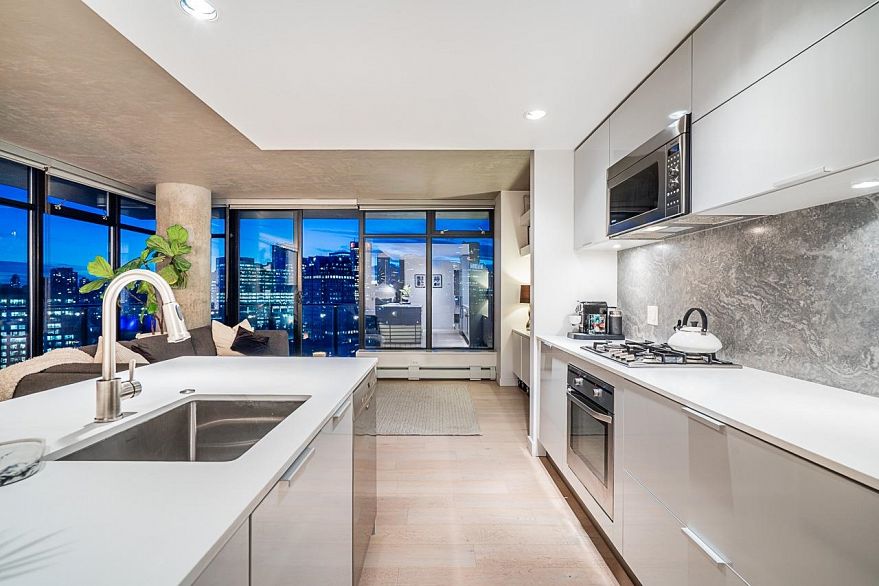 2305 108 W Cordova Street