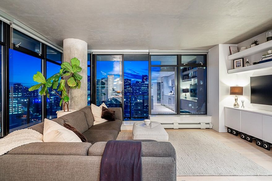 2305 108 W Cordova Street