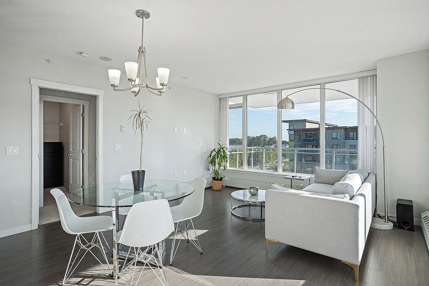 605 3281 E Kent Avenue North