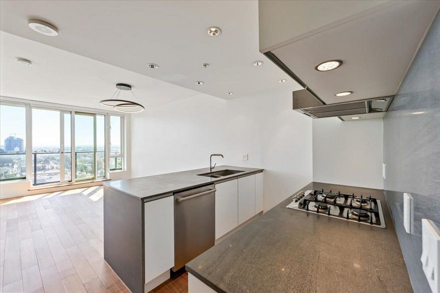 1507 8555 Granville Street