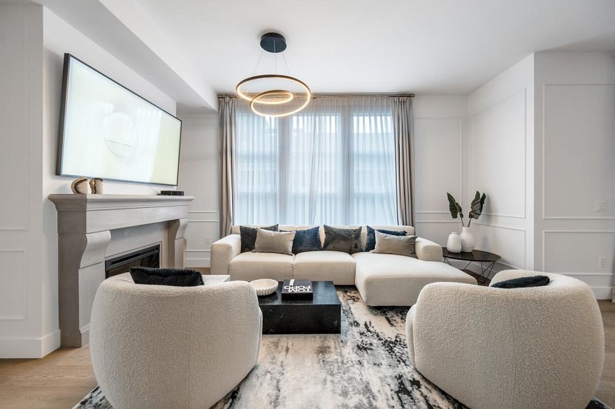 204 1009 Laurier Avenue