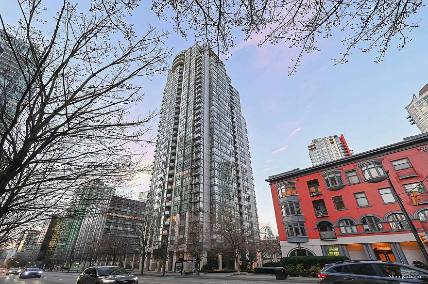 3209 1239 W Georgia Street