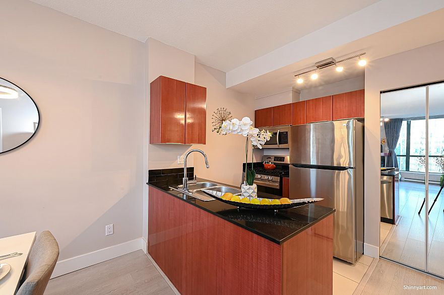 3209 1239 W Georgia Street