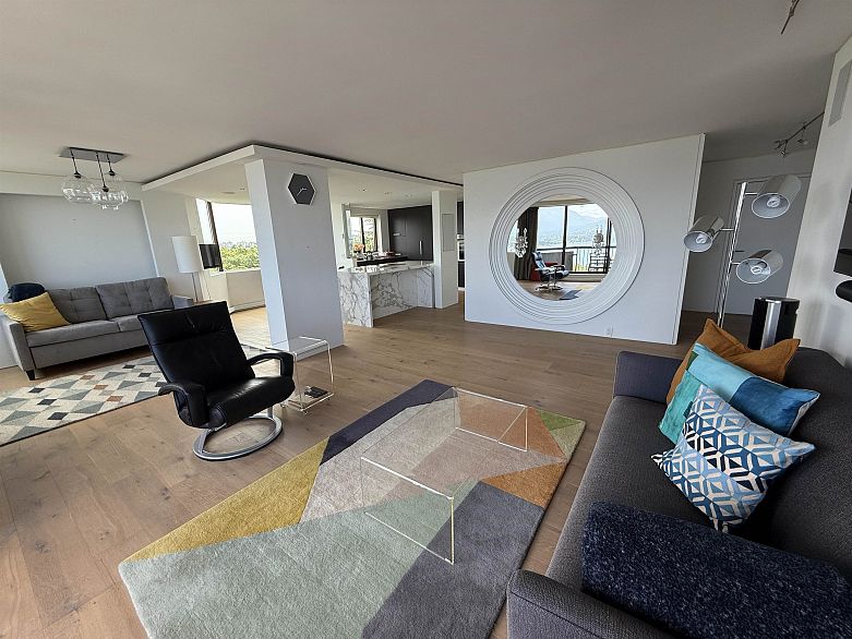 803 2445 W 3rd Avenue