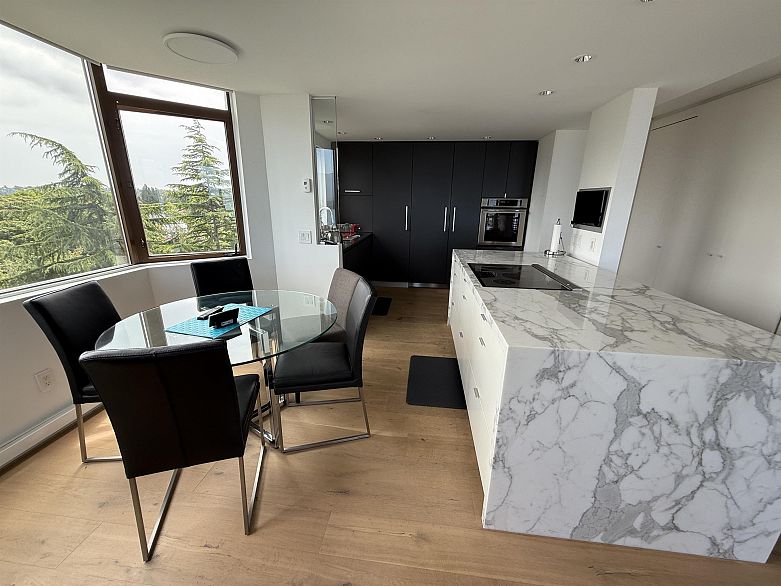 803 2445 W 3rd Avenue