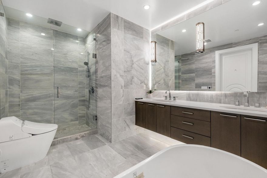 204 1009 Laurier Avenue