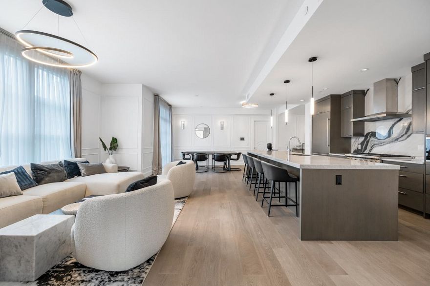 204 1009 Laurier Avenue