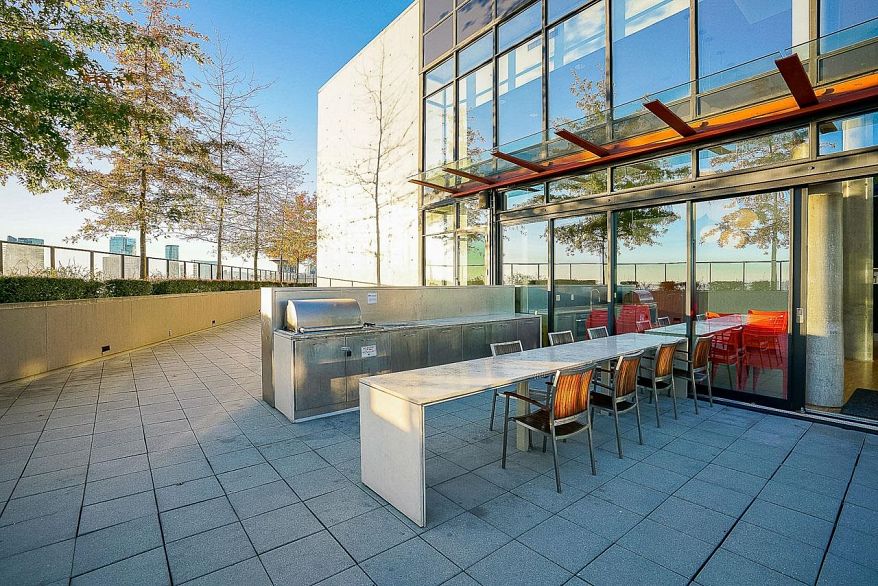 2305 108 W Cordova Street