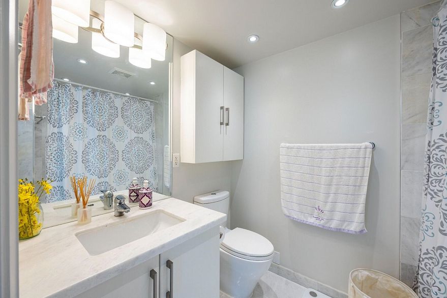 2201 1328 W Pender Street