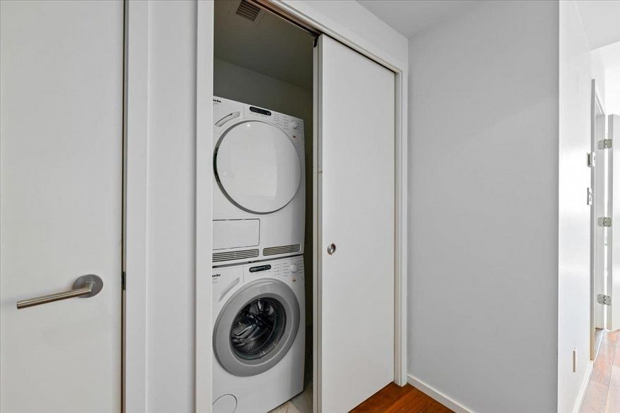 1507 8555 Granville Street