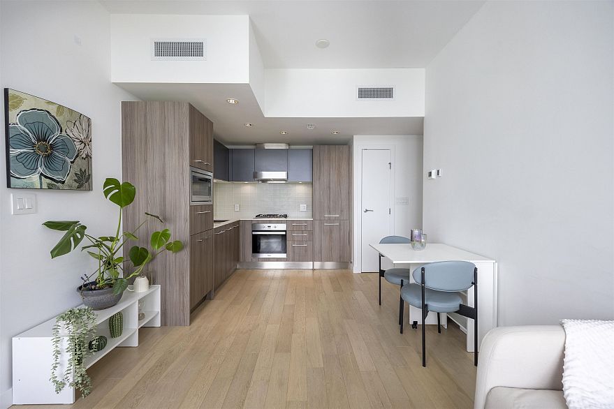 1709 2221 E 30 Avenue