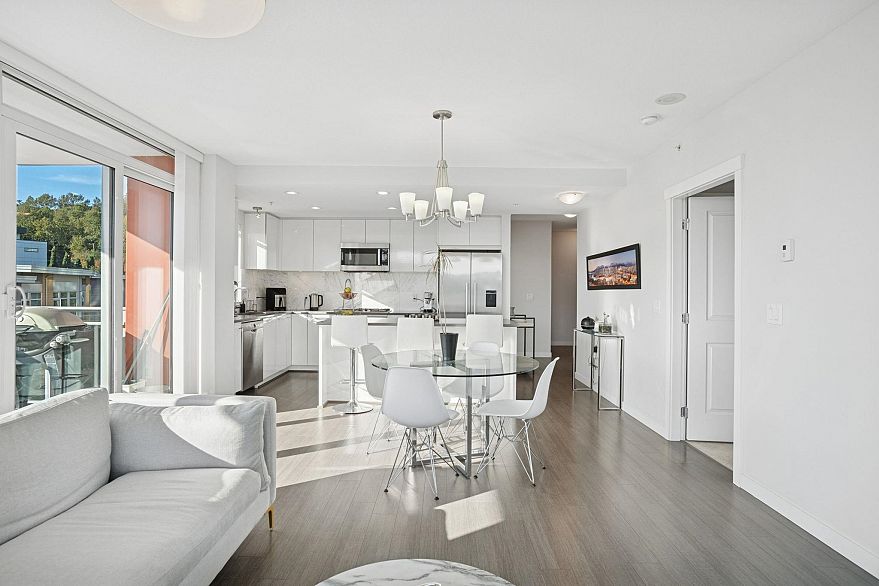 605 3281 E Kent Avenue North