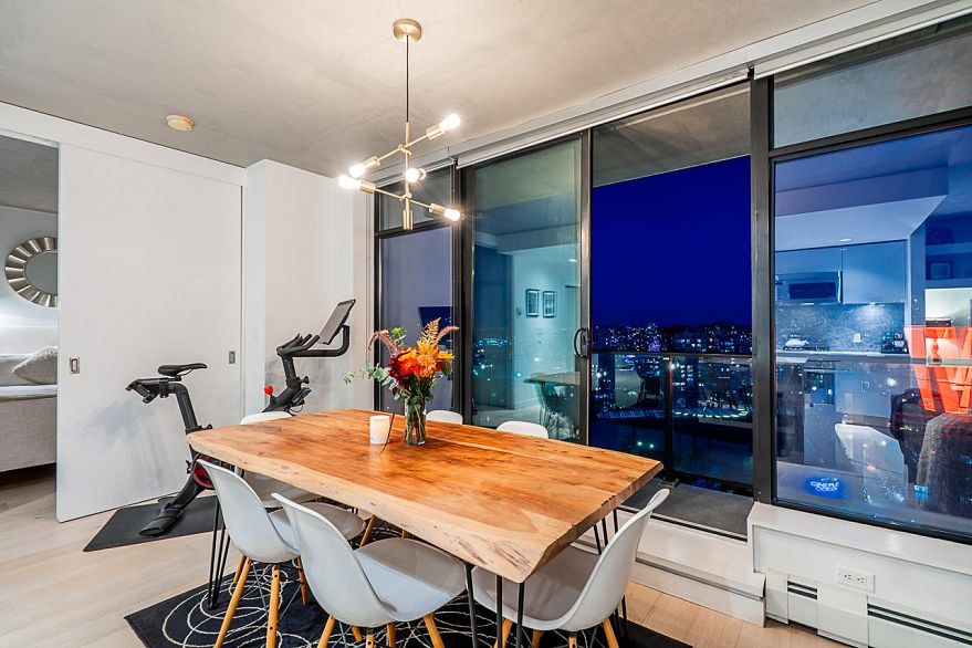 2305 108 W Cordova Street