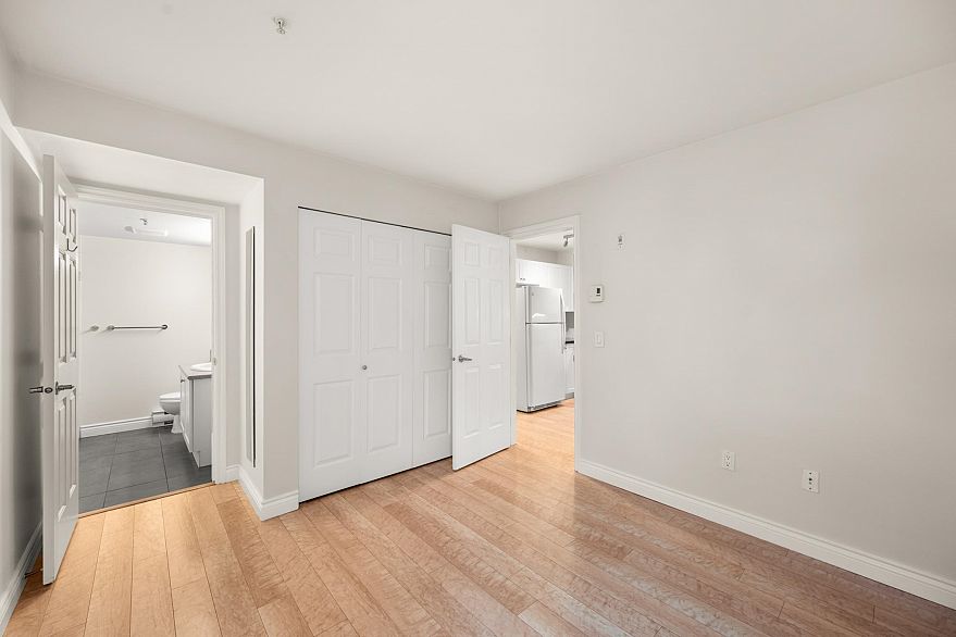 206 688 E 16th Avenue