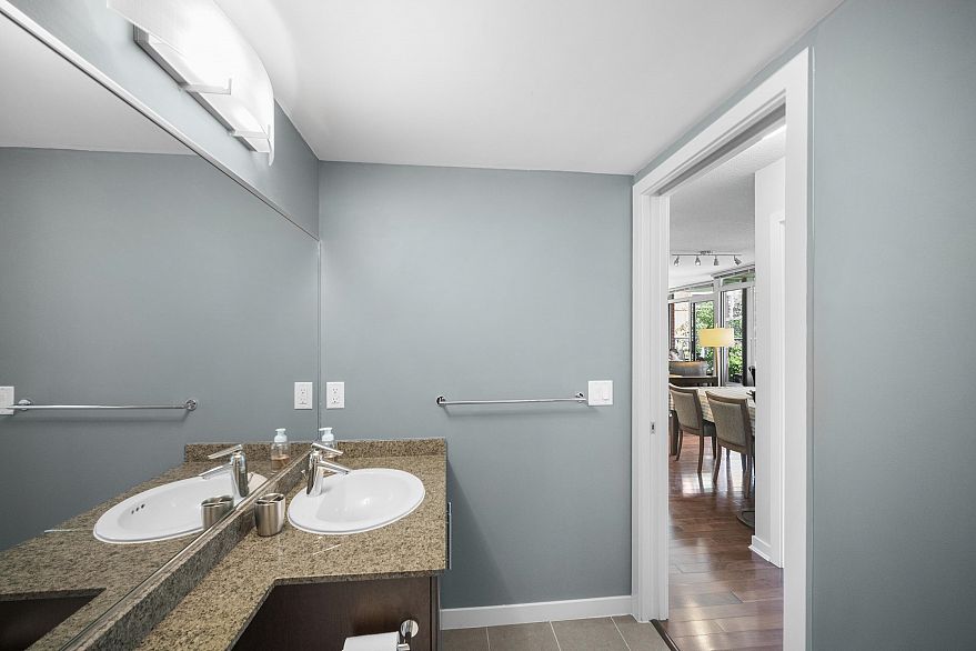 501 618 Abbott Street