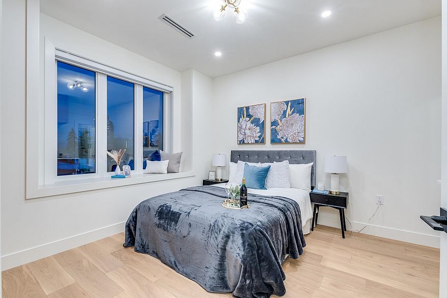 1 2263 E 35th Avenue